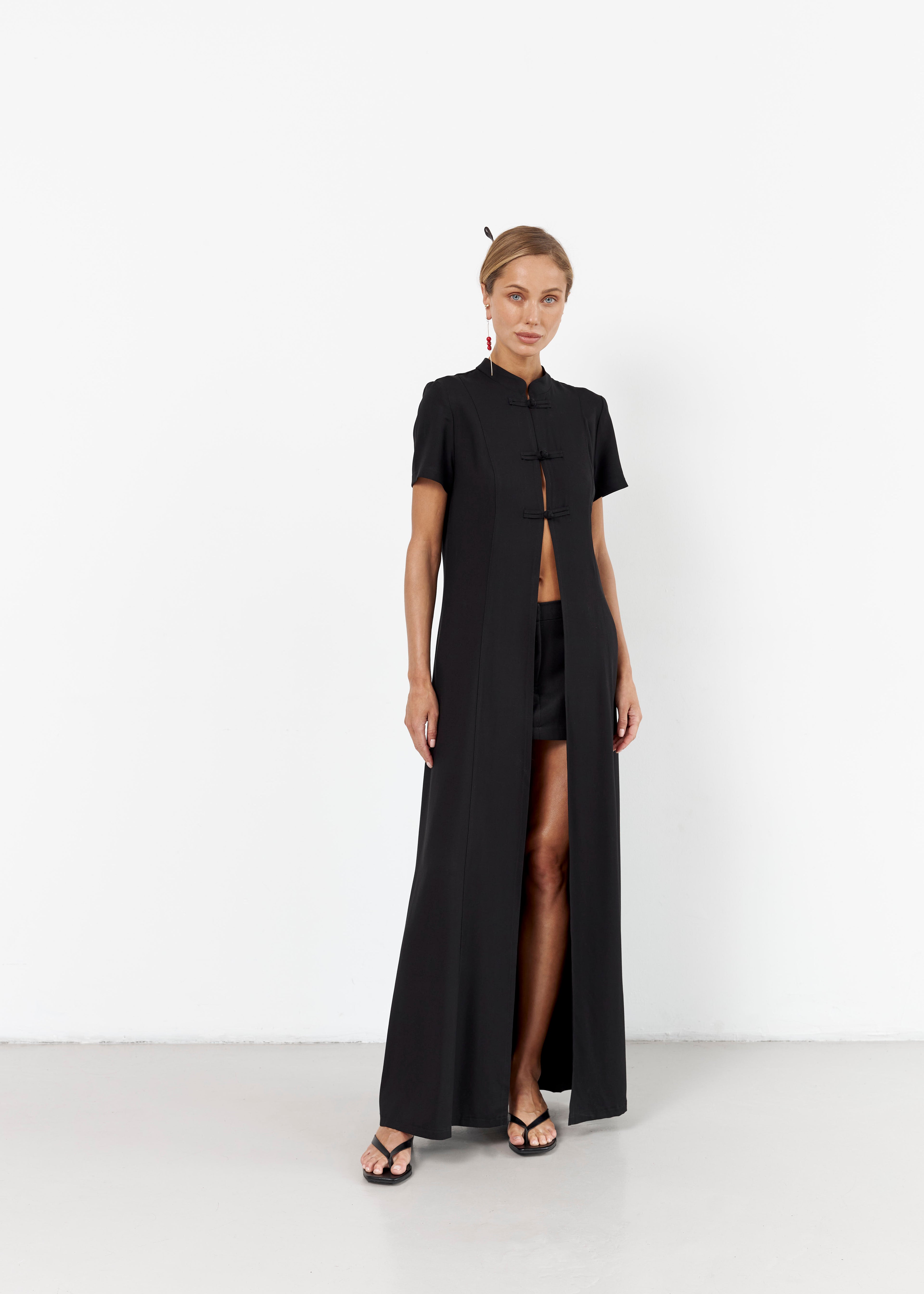 Robe Yoshi Black